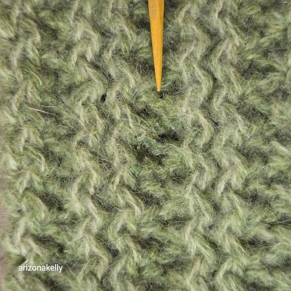 Castlerig Cashmere Green Knit Scarf *TINY REPAIRED HOLE* - Picture 5 of 12